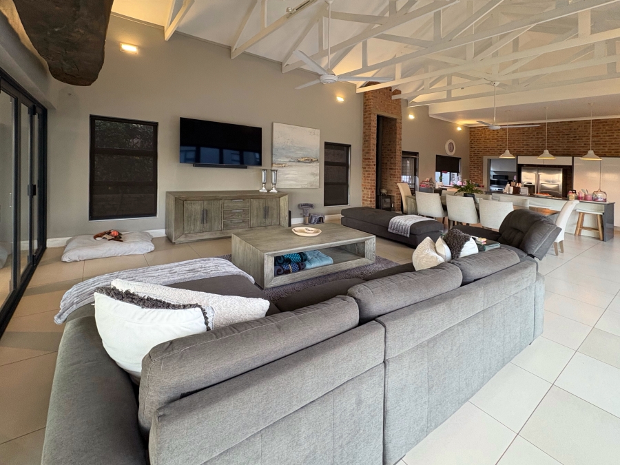 5 Bedroom Property for Sale in The Coves North West